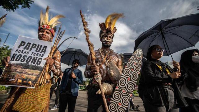 Hakim PTUN Jayapura Tolak Gugatan Suku Awyu Yang Menentang Perkebunan