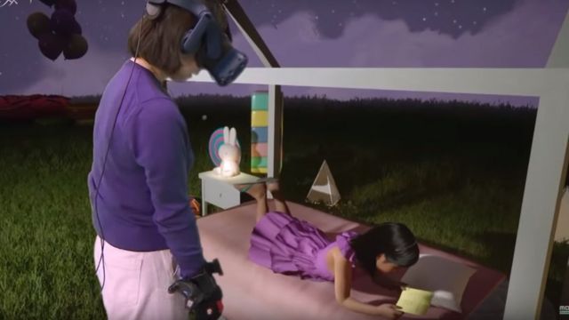 Ji-sung watches a virtual reality Na-yeong lying in bed before falling asleep