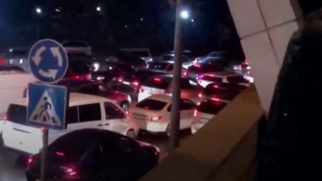 طوابير على الحدود الروسية الجورجية
