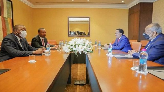 Madaxweyneyaasha Soomaaliya iyo Kenya ayaa isku arkay shirkii IGAD ee ka dhacay Jabuuti, xilli ay wehlinayeen madaxda Itoobiya iyo Jabuuti