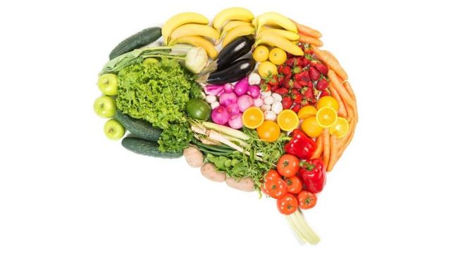 several fruit and vegetables, arranged so they form a brain