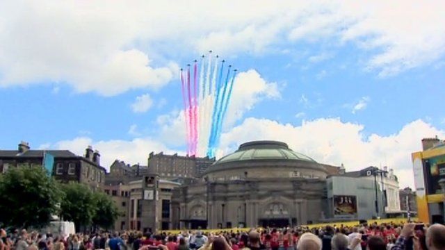 The Red Arrows flypast in Edinburgh
