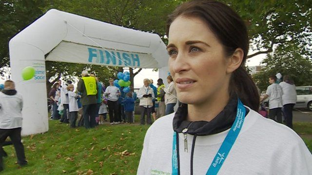 Vicky McClure takes part in Nottingham Memory Walk - _63063019_tempvickymcclure