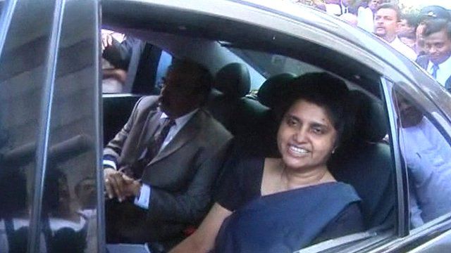 Chief Justice Shirani Bandaranayake (right)