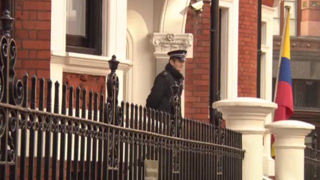 Police officer outside Ecuadorean embassy