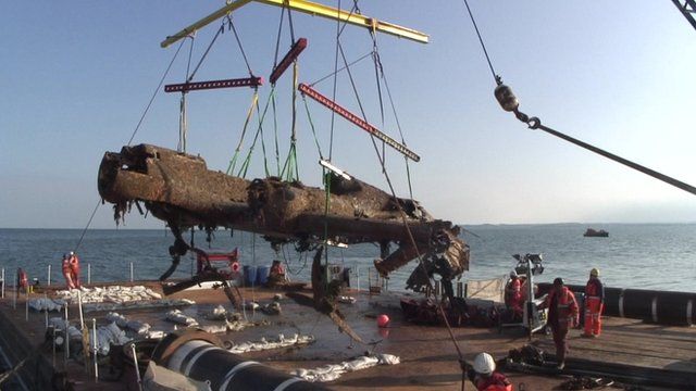 The Dornier Do-17 aircraft as it is raised from the Channel