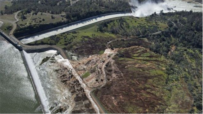 Lần đầu tiên trong lịch sử gần 50 năm nước tràn bờ của đập tràn tại Hồ Oroville