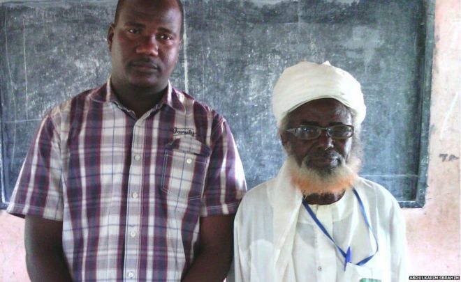 Mohammud Modibbo (R) with his teacher Abdulkarim Ibrahim