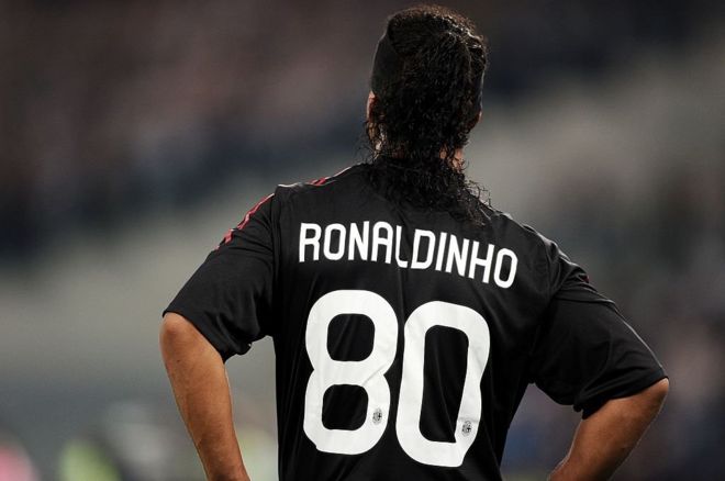 Ronaldinho con el número 80
