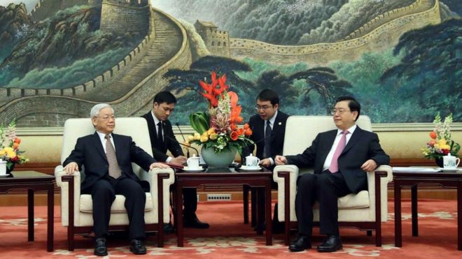 TBT Nguyễn Phú Trọng và Chủ tịch Ban Thường vụ QH Trương Đức Giang ở Bắc Kinh hôm 13/01/2017