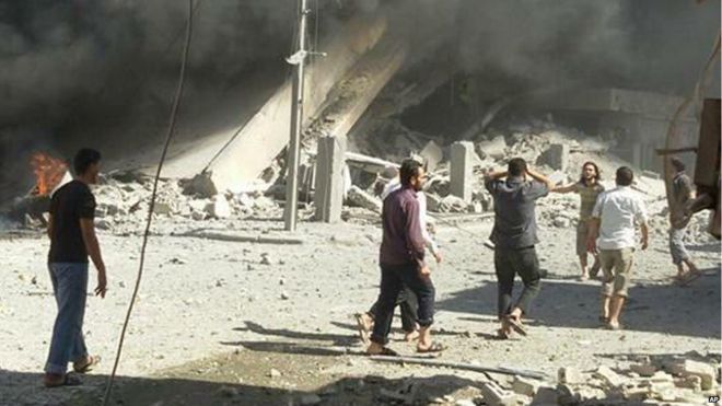 Image of aftermath of air strike in Talbiseh, 30 September 2015
