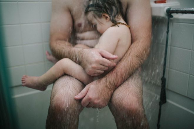 Thomas in the shower with his son Fox