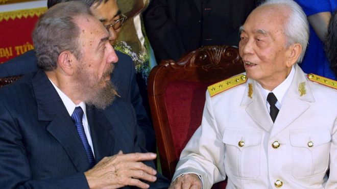 Fidel Castro và Đại tướng Võ Nguyên Giáp năm 2003 ở Hà Nội