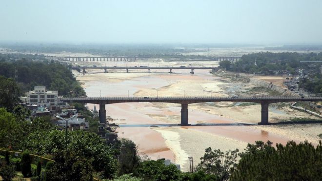 Almost dry River Tawi in Jammu in Indian-administered Kashmir, on 17 May 2016