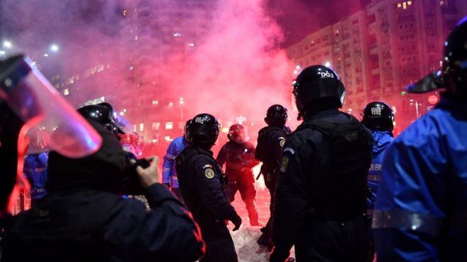 Romanian riot police clash with protesters in front of government offices in Bucharest. 1 February 2017