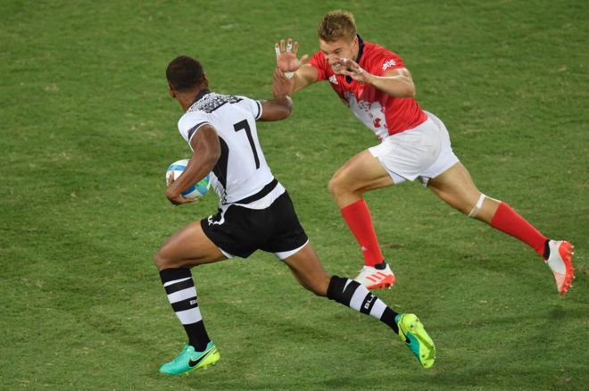 Fiji's Osea Kolinisau and GB's Tom Mitchell