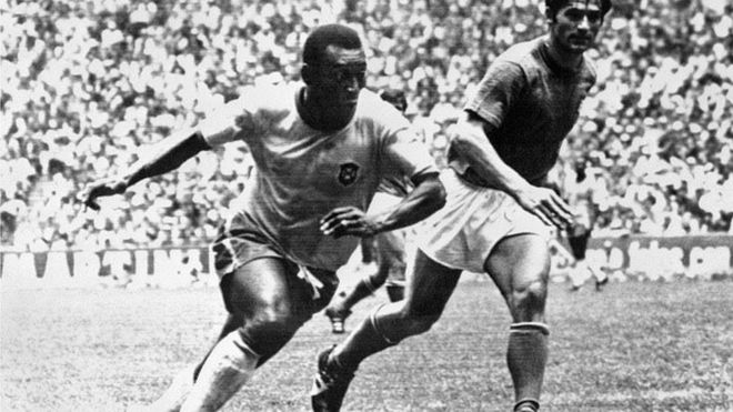 Pele in action in the 1970 World Cup final v Italy