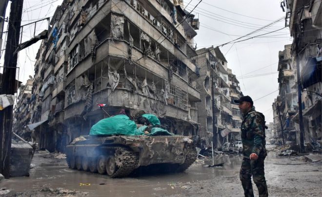 Syrian pro-government forces advance in the Jisr al-Haj neighbourhood during the ongoing military operation to retake remaining rebel-held areas in the northern embattled city of Aleppo on December 14, 2016