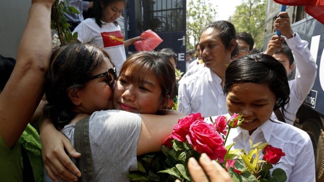 Student activist Ei Thinzar Maung (C) greets her relative during a trial at the TharYarwaddy district court in Bago division, Myanmar, 08 April 2016