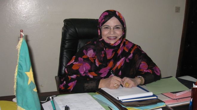 تقول ميمونة التقي، وزيرة الشؤون الاجتماعية والطفولة والأسرة، إن المجتمع الموريتاني بشكل عام يقبل حضور المرأة، ومشاركتها في مختلف المجالات