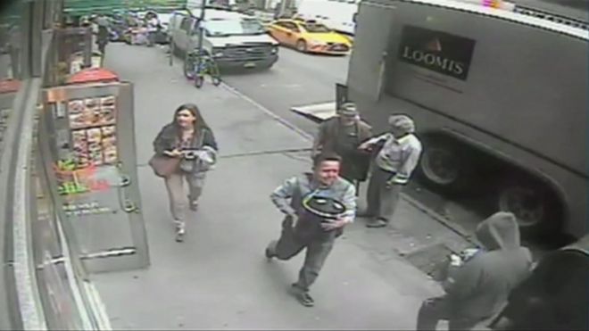 Обвиняемый в краже ведра золота в Нью-Йорке задержан в Эквадоре