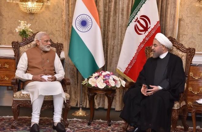 Prime Minister Modi (L) is holding talks with President Rouhani