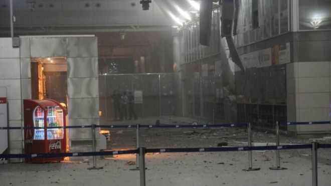 La entrada del aeropuerto de Ataturk tras el atentado suicida del martes 28 de junio.