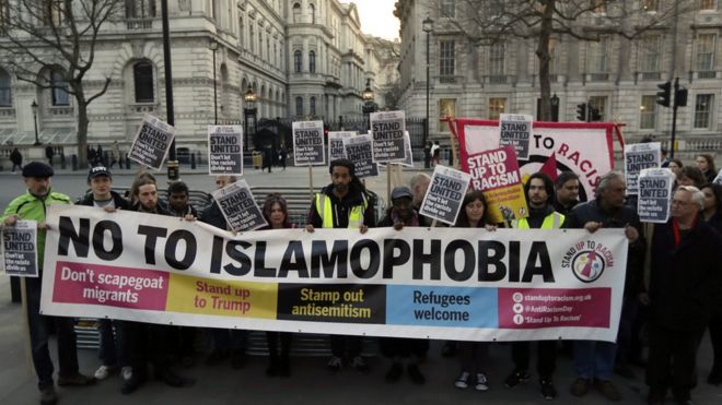 وقفة أمام مقر الحكومة البريطانية