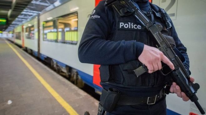 Armed Belgian policeman patrols Midi train station 21/11/2015