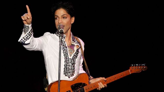 Prince performs at Coachella in 2008
