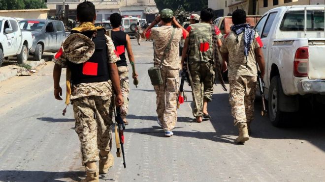 Forces loyal to Libyan government walk towards their position in Sirte (28 August 2016)