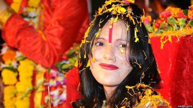 Indian &quot;godwoman&quot; Radhe Maa has hit headlines in recent weeks after police said they were investigating her in connection with a dowry harassment case and ... - _84861414_84859039