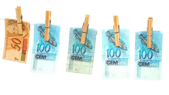 Notas de cinquenta e cem reais