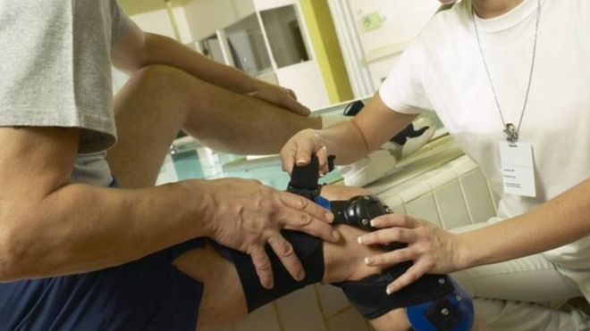 علماء يحاولون ابتكار "لاصقة ذكية" لاكتشاف التهاب المفاصل مبكرا