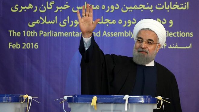 President Hassan Rouhani waves after casting his votes in Tehran, Iran (26 Feb. 2016) (handout photo)