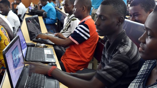 People attend a computer training course, as part of the 'Afrique Innovation, reinventer les medias