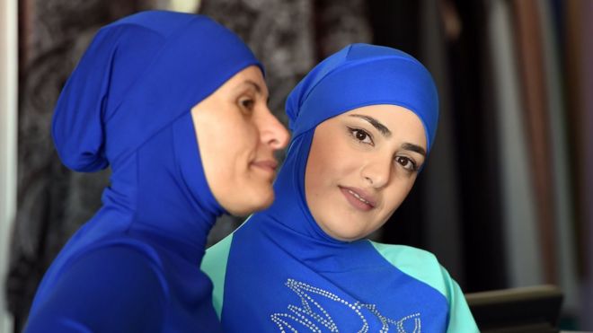 Женщины в буркини