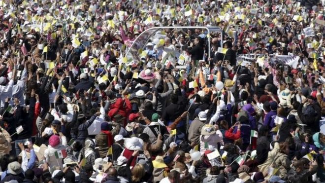 Pope Francis arrives to celebrate Mass for a crowd of hundreds of thousands in Ecatepec (14 February 2016)