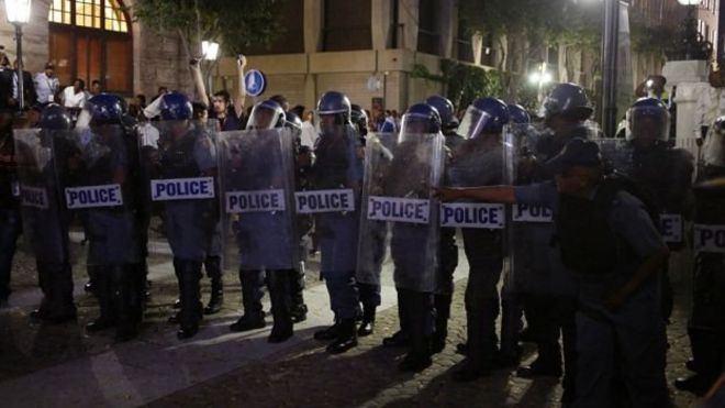 Polisi wakituliza ghasia nje ya Bunge la Afrika kusini