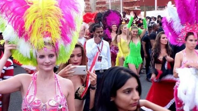 விருந்தினர்களை மகிழ்விக்க நடந்த பலதரப்பட்ட நிகழ்ச்சிகளில் பிரேசில் நாட்டு சம்பா நடனமும் ஒன்று