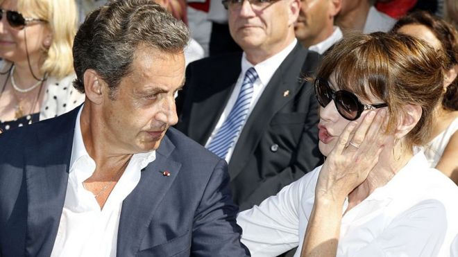 Carla Bruni Sarkozy speaks to former French President Nicolas Sarkozy during a meeting with right-wing Les Republicains party members, on 19 July 2015 in Nice, France