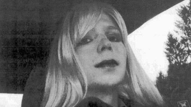 Chelsea Manning em seu carro