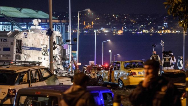 В результате двух взрывов в Стамбуле погибли 29 человек