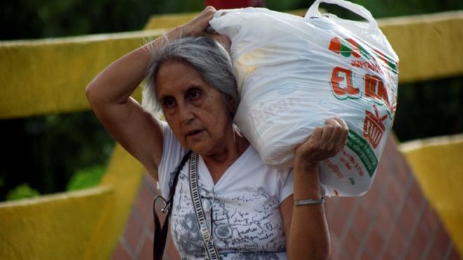 A Venezuelan citizen at the border opening in San Antonio del Tachira, Venezuela, July 10, 2016