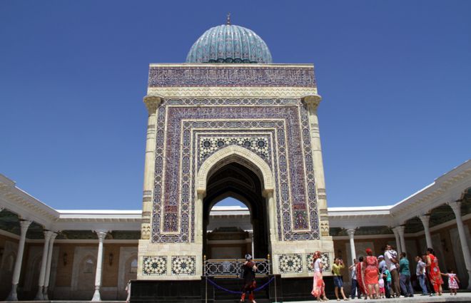 د امام بخاري ارامځای