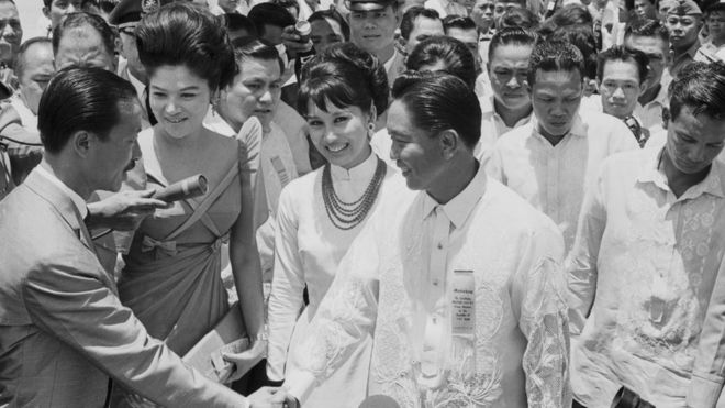 President Ferdinand Marcos (r) and his wife Imelda (second from left), greet South Vietnamese Premier Nguyen Cao Ky (l) and his wife (second from right) in Manila as they arrive for a state visit o­n August 10, 1966.