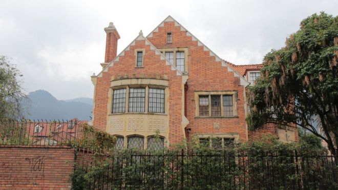 Una casa estilo inglés en el norte de Bogotá.