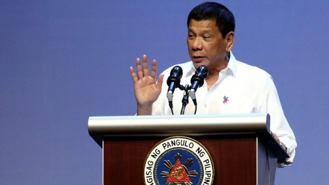 Ông Duterte nói chuyện với cộng đồng Philippines ở Singapore hôm 16/12