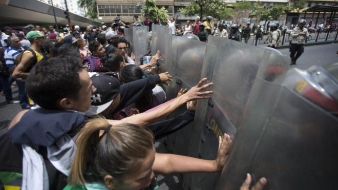 Protesters clash with police near the Miraflores presidential palace