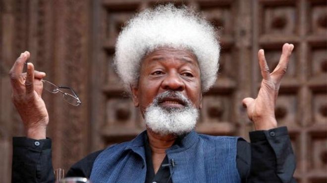 Nigerian Nobel laureate Wole Soyinka (right) at Jaipur Literature Festival 2010